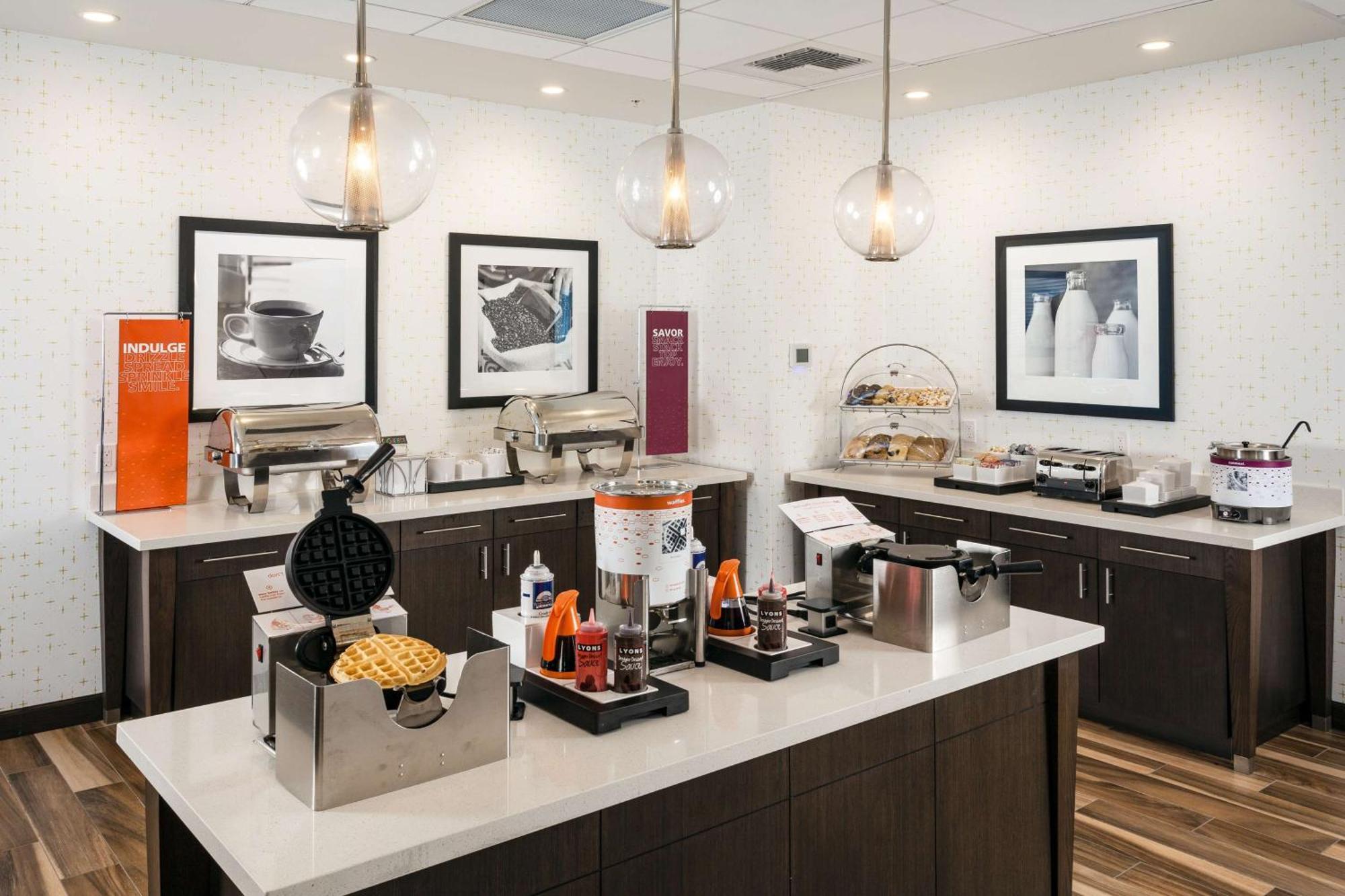 Hotel Hampton & By Hilton Seattle/northgate Seattle